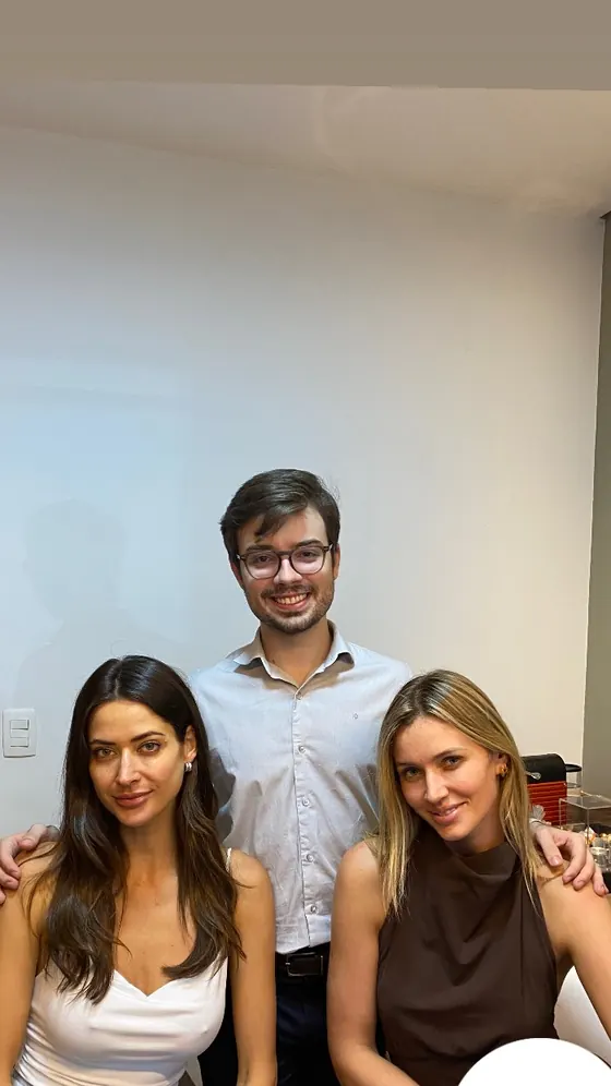 Story com Amanda Adam
